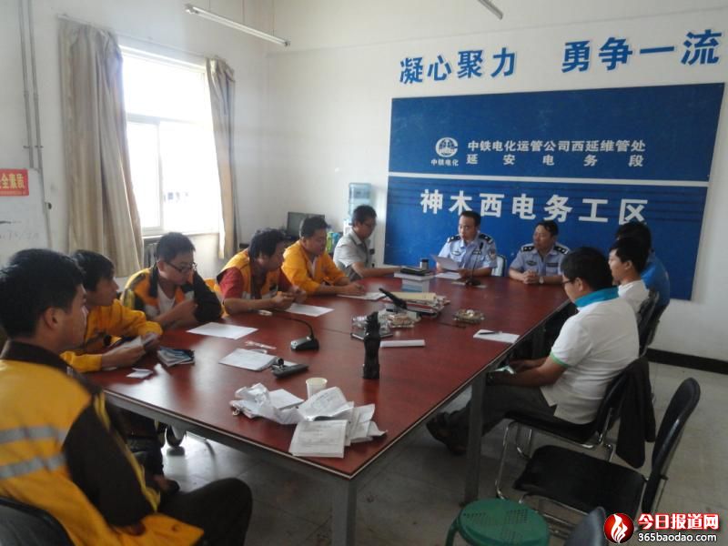 圖二 對內部單位職工進行普法教育.jpg