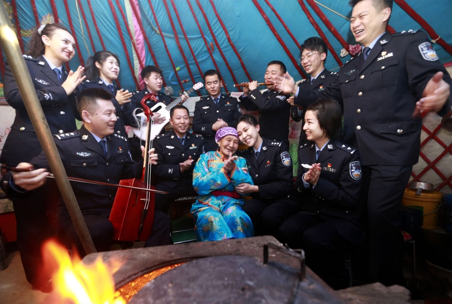 ��������