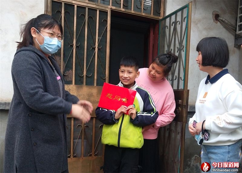 �������v �R���д��ƿ����P��۰������ؚ����ͥ