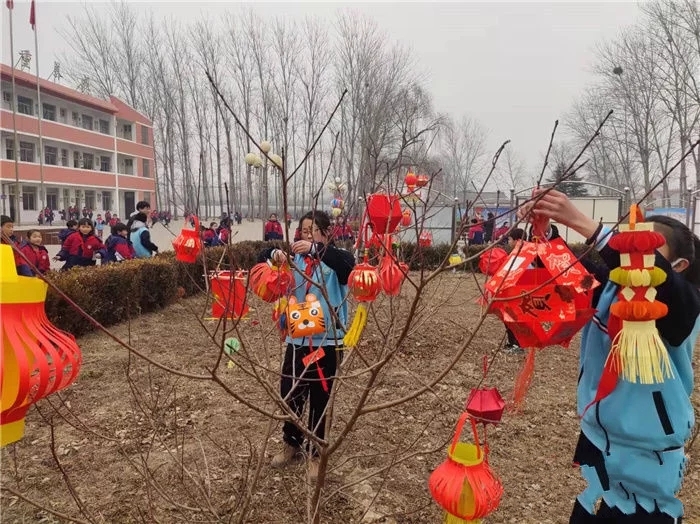 ۲�ǿh��Ȫ�ֵ�������ȫС�W�_չ��ӭ�´��h�����\����չʾ��ِ�����