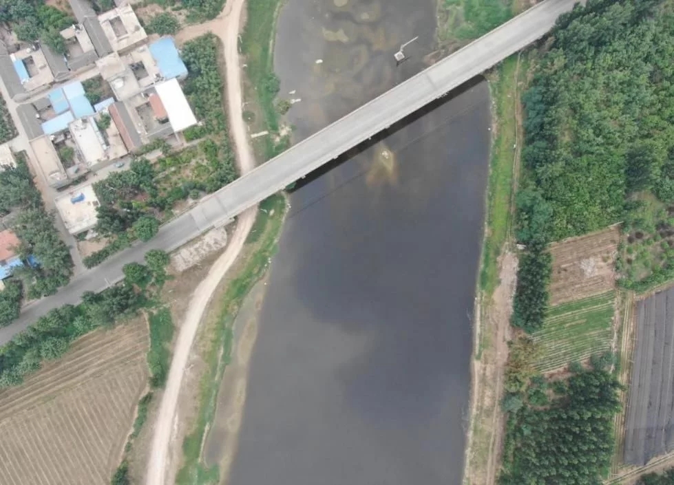 �h�����죺ɽ�|̩��һ�����@�^�Uˮ�L��ֱ�ţ����Ӻ���Ⱦ����