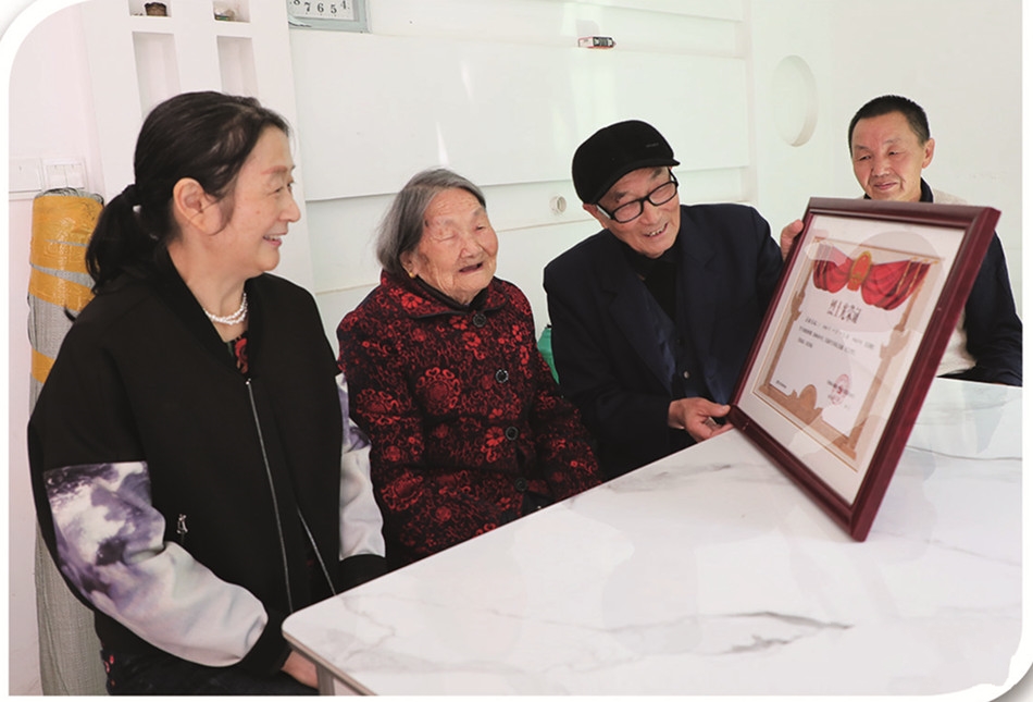  82�q�ϱ����Ԫ40�����21����ʿ׷�J�������� �����r�� һ·׷��