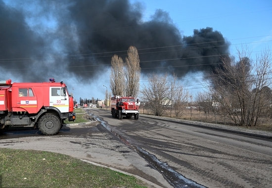 �����Q߅��������܊�u�� �����܂� һ���M��o����B