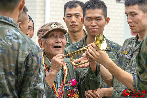 �������ģ�97�q��(zh��n)��Ӣ���ط�܊�I(y��ng)