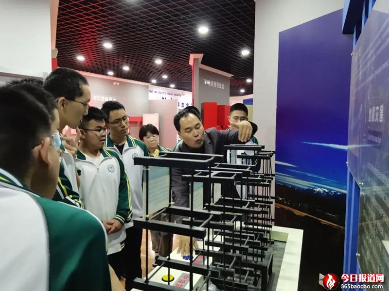   �˙C����3Dģ�M������С���H���w򞡭�����������w�ʽ�W�����ͷ��Ĝp���汾�I