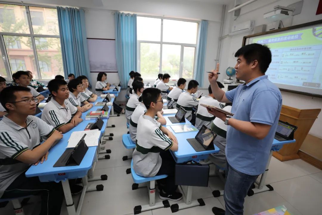 �����c(di��n)����(j��)�������i���Y(ji��)��(g��u)���ǻ��n�ý̌W(xu��)ģʽ��(y��ng)�ú�У���YԴ�콨�O(sh��)