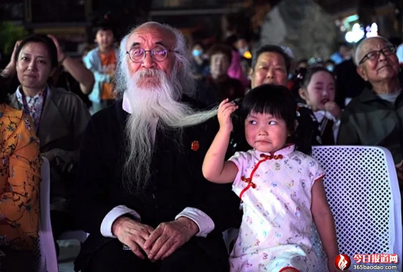 �����^�����zӰ��ِ�l(f��)��(ji��ng)�xʽ�ߔzӰ��Ʒչ�ڝ�(j��)���e��