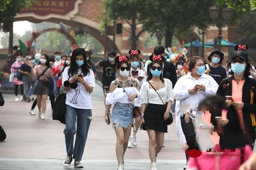 �Ϻ���ʿ���؆����� ��һλ�ο�6�c�_ʼ���