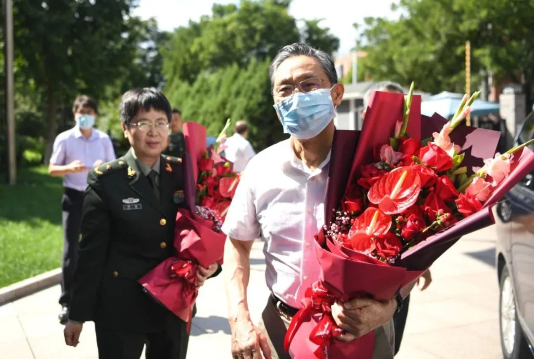 �M�d�s�⣬Ӣ�ۡ��ؼҡ�