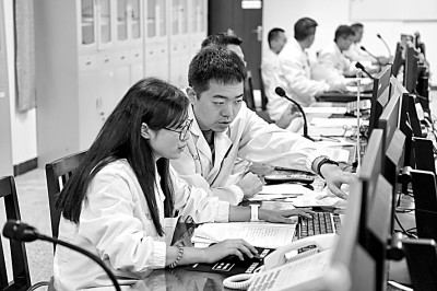 ���Ї�����ʷ�ό��¡�����״Ρ��֘ӡ���ӛ�϶���̖̽�y���аl�F�