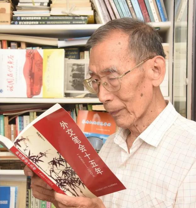 ��ª������Ї��⽻�٣����؍u��3�꣬һ�˓����ʹ�^