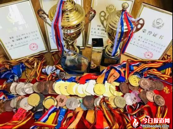 �ɻ����ϵ� &ldquo;��܊ˮ��&rdquo;&mdash;&mdash;ӛ�����I�й����ֺ��\�־��񾯽�t446.png