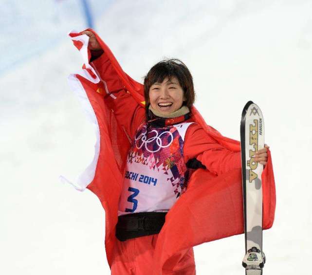 ����ң�����ѩ���П�� ������ّ�(zh��n)���� �o�w������һ��(g��)����