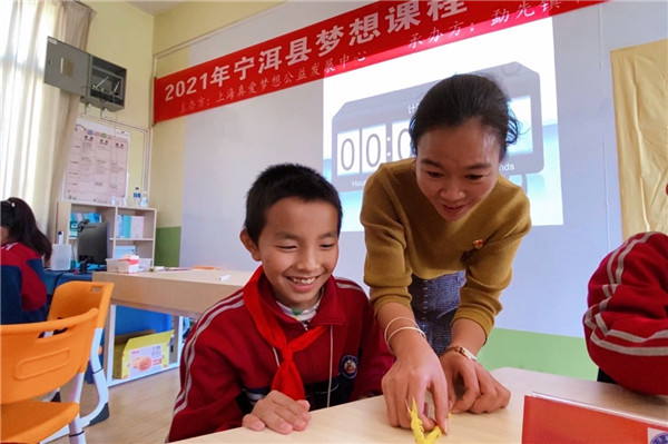 ��ף��һ�������l��Ů�̎���׷���ó�