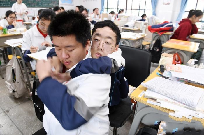 ����һ�������Գֶ��걳����ͬ�W���n���A������Ҫ�����ϴ�W