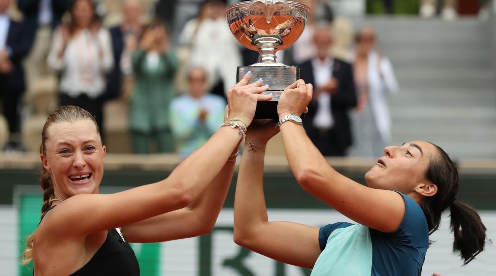 ���W�������M�ϊZ��Ů�p��܊