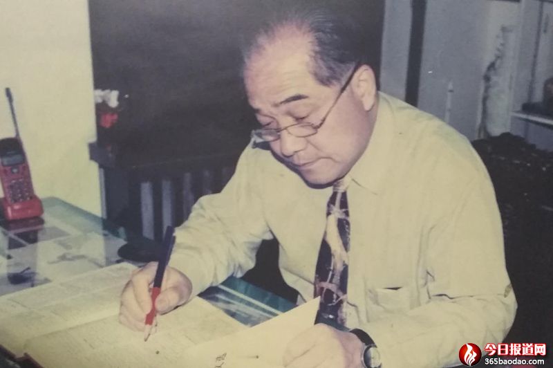 ��Сƽ��Փ�c��(x��)��ƽ�r���Ї���ɫ������x˼���Ǐ�(qi��ng)������Ą������ ������40��ǰ�Ҟ�ʲôҪ���h���桶��Сƽ���x��Մ��