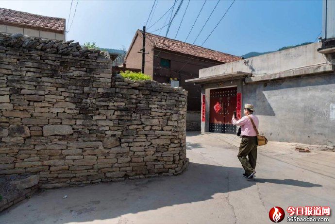 ɽ��ĺ� ������ʯ�SЪ����L�