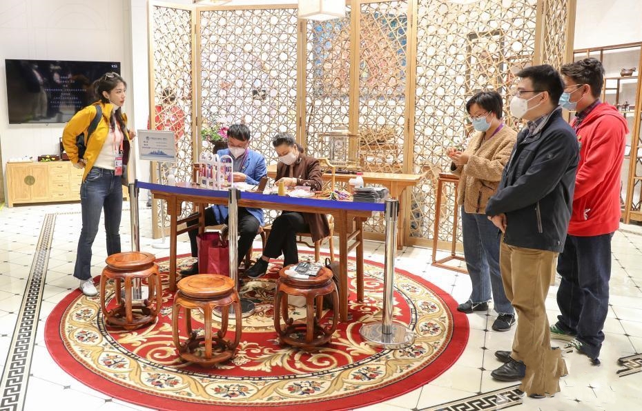 ���M���M�������z�͏d �������A���y�Ļ�