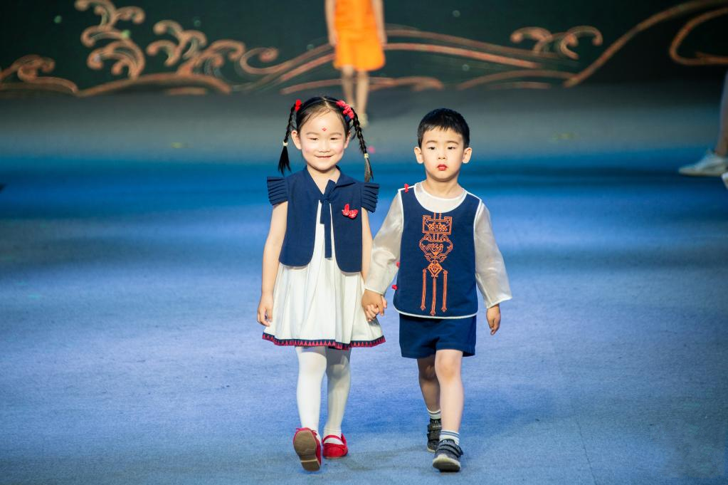 �������z�aƷ����չ�N�����׌÷��z�r�b������h�e�k