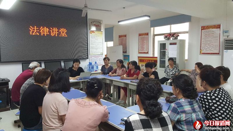 河南省鄭州市金水區(qū)東風路街道文北社區(qū)“法律講堂進社區(qū)”活動照片 (1)_副本.jpg