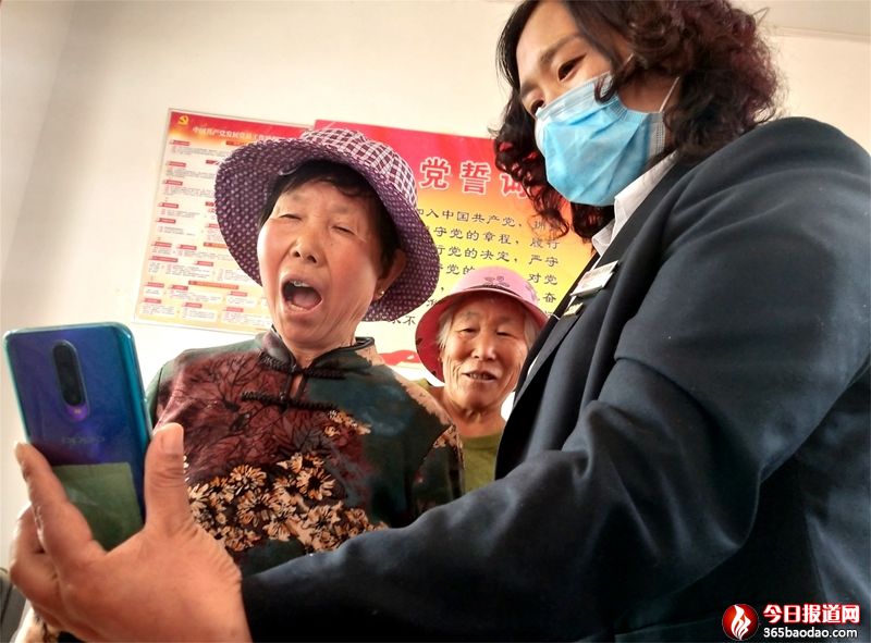 ɽ�|۰�ǣ��DŮ���ή��ϡ����ܻ����B�Ͻ��J�C�T��