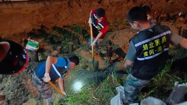 ˮ��ͻ�l�U�飬����һ�h�o���D��2.8�f��Ⱥ��