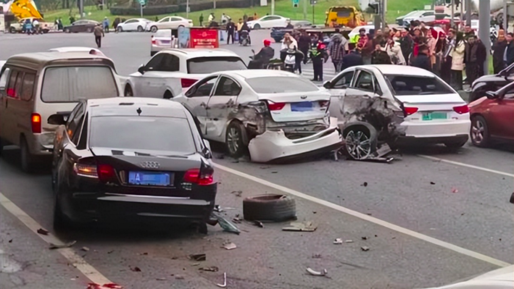 �Bײ11܇��˹��܇�������섂���ƣ��^·�ڕrͻȻ���ܿ�